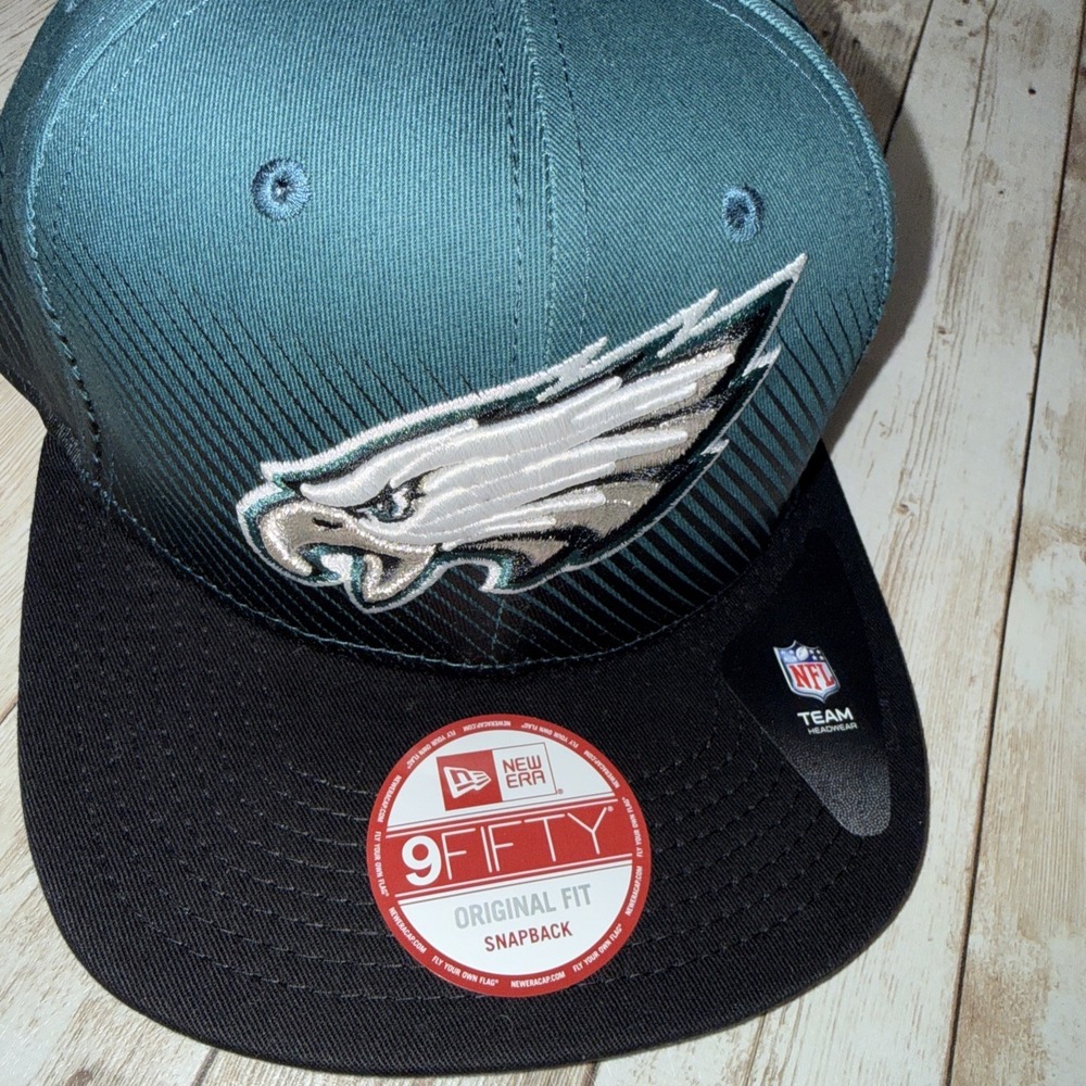 Philadelphia Eagles New Era 9Fifty SnapBack Line Fade Adjustable Hat BlackGreen